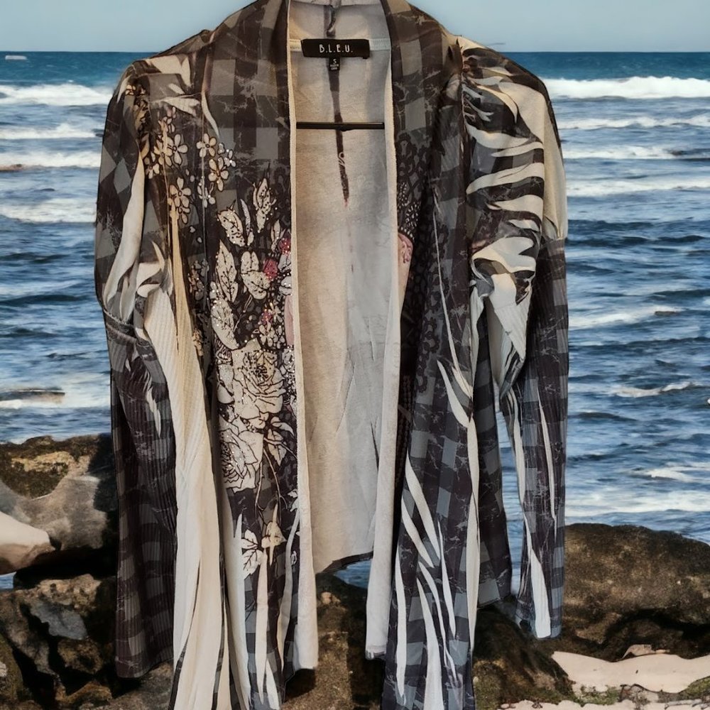 women's B.L.E.U. Sweater Small